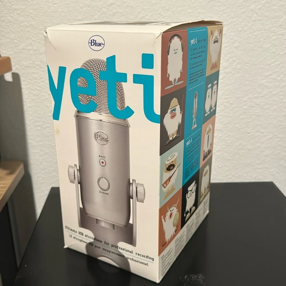 Blue Yeti USB Microphone (White Mist)